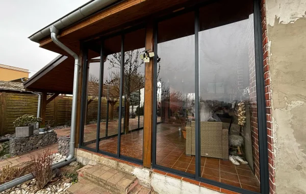 hurtalu-posuvne-zaskleni-terasy-antracit-4