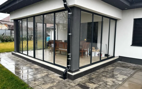 hurtalu-zaskleni-terasy-uvodni-fotka-antracit